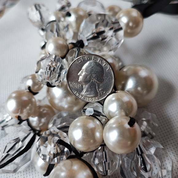 Lucite Clear Faceted Bubble Bauble Oversized Statement Necklace Faux Pearls - Picture 3 of 5